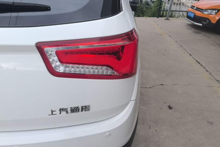 Used Baojun 560 2015 1.8L manual luxury version Right Rear Taillight