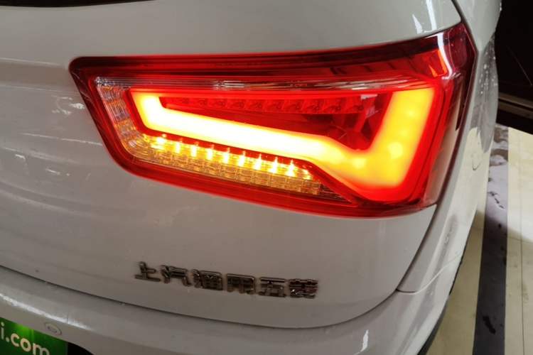 Used Baojun 560 2015 1.8L manual luxury version Right Rear Taillight