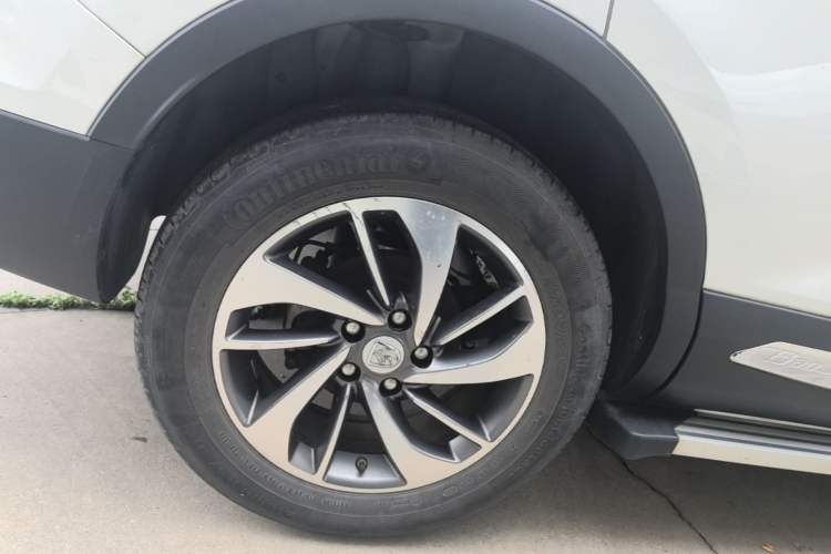 Used Baojun 560 2015 1.8L manual luxury version Right Rear Wheel Hub