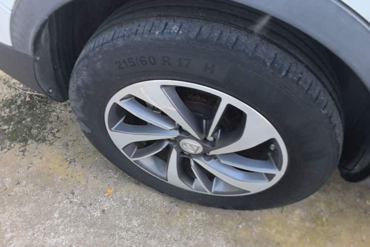 Used Baojun 560 2015 1.8L manual luxury version Right Rear Wheel Hub