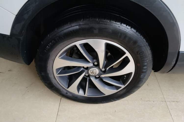 Used Baojun 560 2015 1.8L manual luxury version Right Rear Wheel Hub