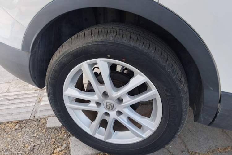 Used Baojun 560 2015 1.8L manual Comfort trim level Right Rear Wheel Hub
