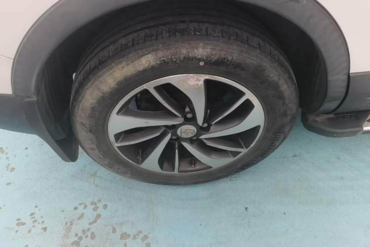 Used Baojun 560 2015 1.8L manual luxury version Right Rear Wheel Hub