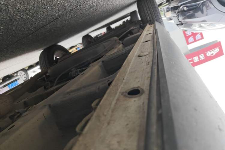 Used Baojun 560 2015 1.8L manual Comfort trim level Right Side Sill