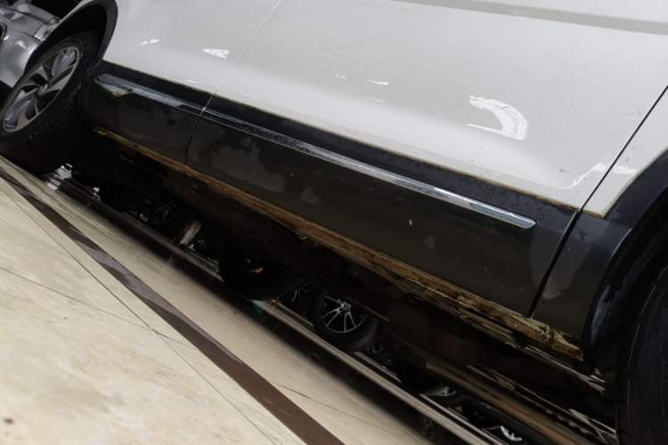 Used Baojun 560 2015 1.8L manual luxury version Right Side Sill