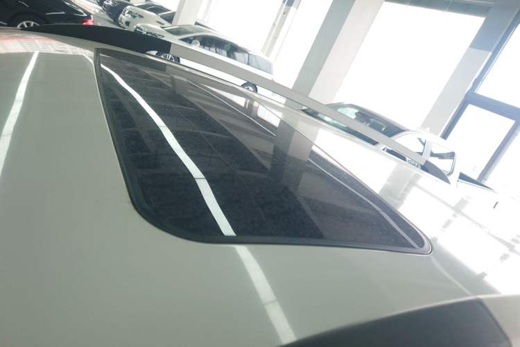 Used Baojun 560 2015 1.8L manual luxury version Roof