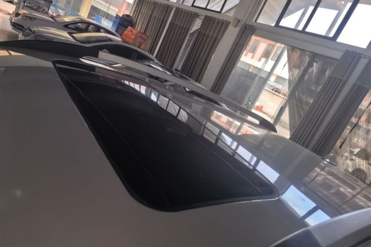 Used Baojun 560 2015 1.8L manual luxury version Roof