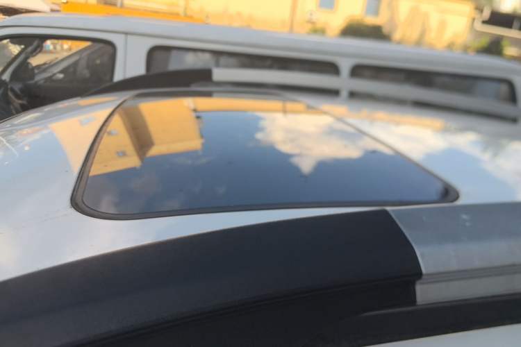 Used Baojun 560 2015 1.8L manual luxury version Roof