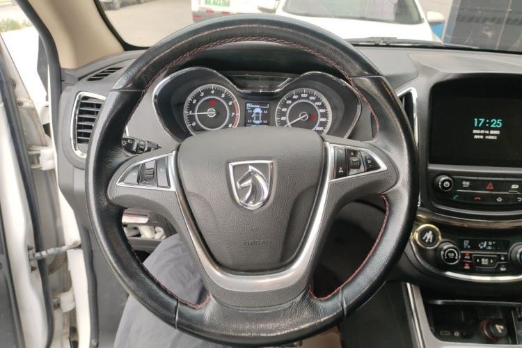 Used Baojun 560 2015 1.8L manual luxury version Steering Wheel