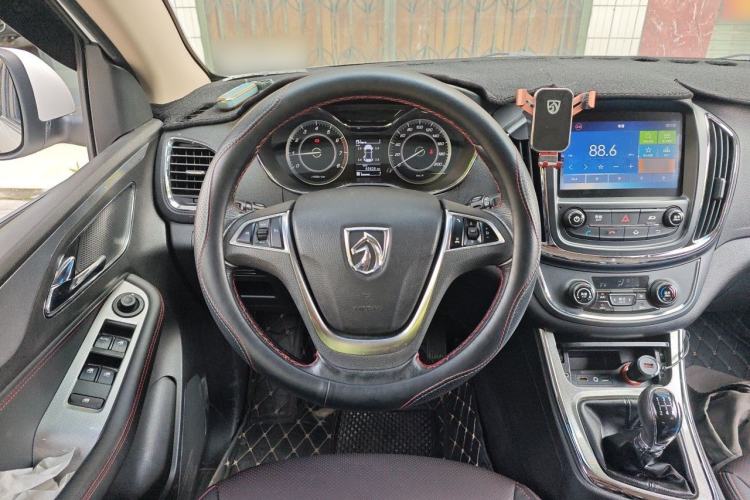 Used Baojun 560 2015 1.8L manual luxury version Steering Wheel