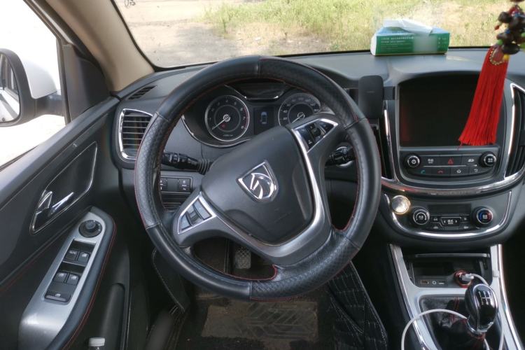 Used Baojun 560 2015 1.8L manual luxury version Steering Wheel