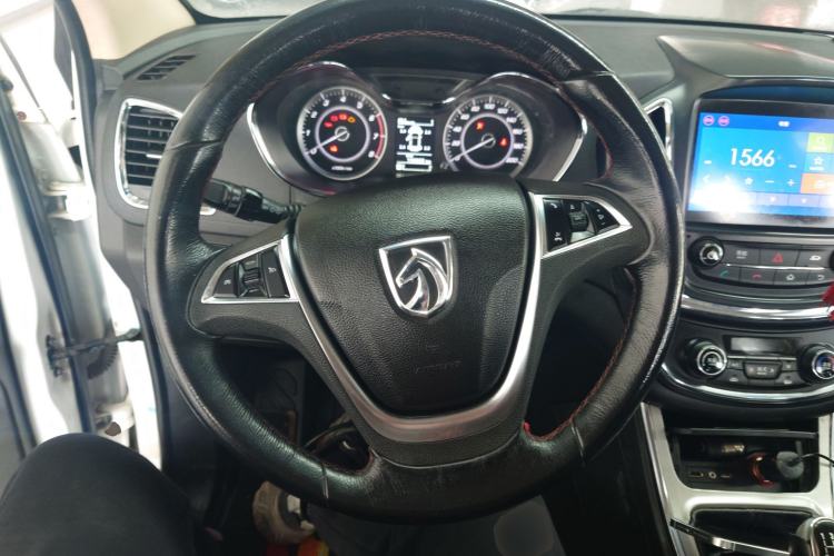 Used Baojun 560 2015 1.8L manual luxury version Steering Wheel