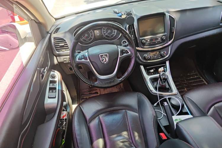 Used Baojun 560 2015 1.8L manual luxury version Steering Wheel