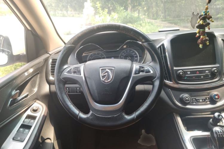 Used Baojun 560 2015 1.8L manual luxury version Steering Wheel