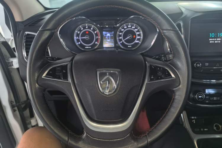 Used Baojun 560 2015 1.8L manual luxury version Steering Wheel