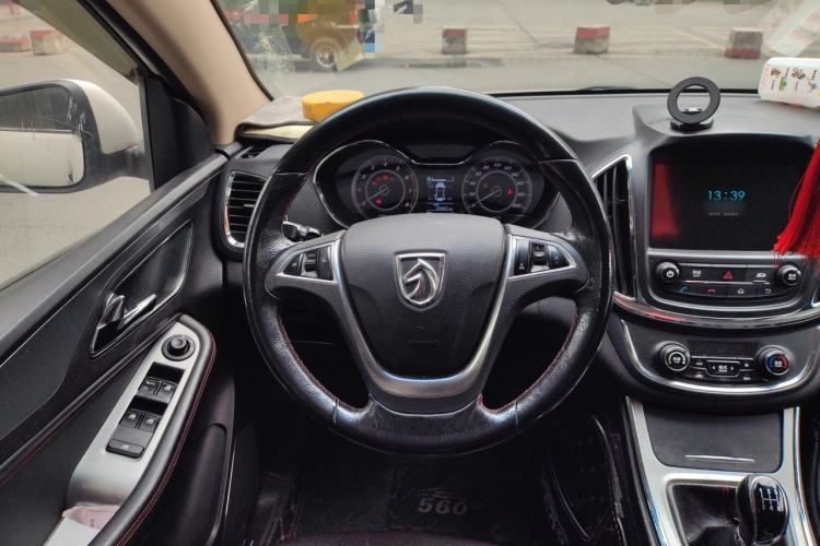 Used Baojun 560 2015 1.8L manual luxury version Steering Wheel