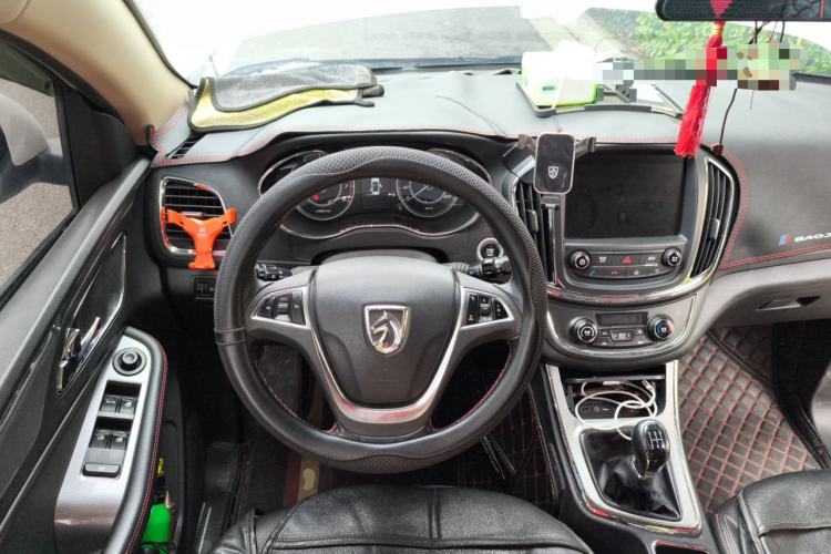Used Baojun 560 2015 1.8L manual luxury version Steering Wheel