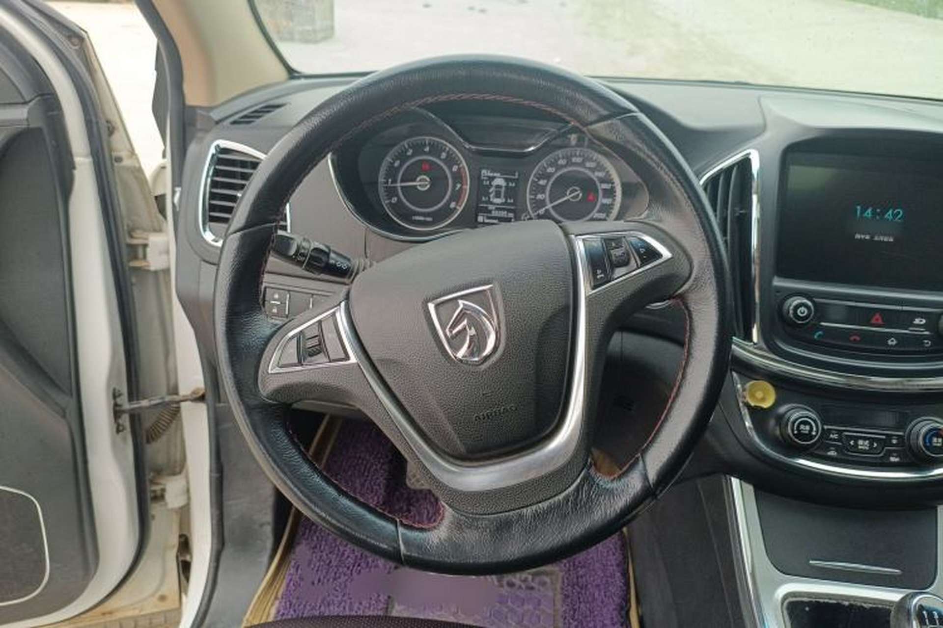 Used Baojun 560 2015 1.8L manual luxury version Steering Wheel