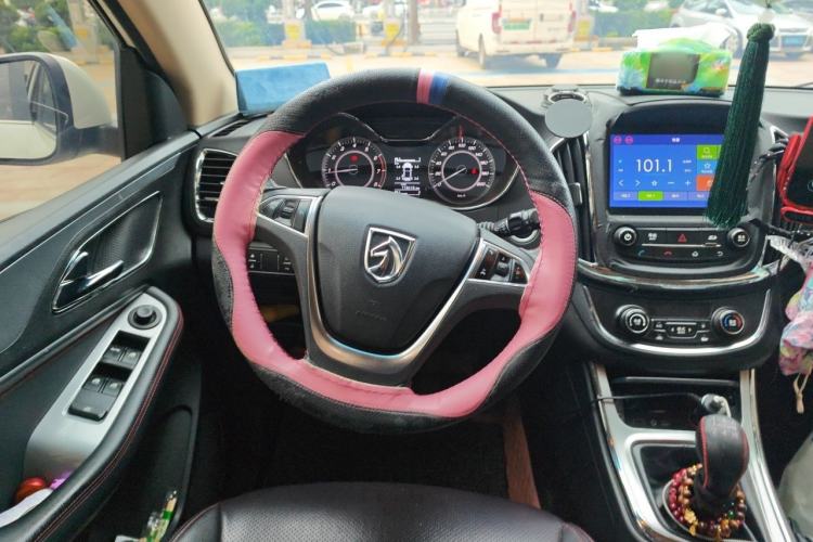 Used Baojun 560 2015 1.8L manual luxury version Steering Wheel