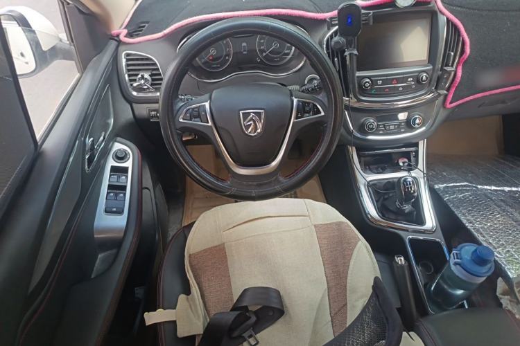 Used Baojun 560 2015 1.8L manual luxury version Steering Wheel