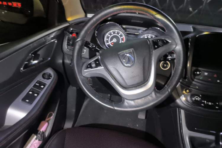 Used Baojun 560 2015 1.8L manual luxury version Steering Wheel