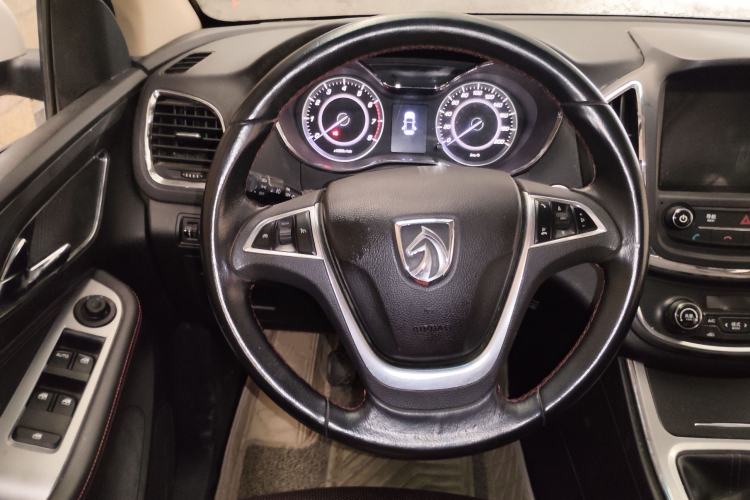 Used Baojun 560 2015 1.8L manual luxury version Steering Wheel
