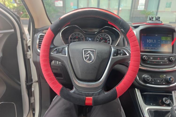 Used Baojun 560 2015 1.8L manual luxury version Steering Wheel