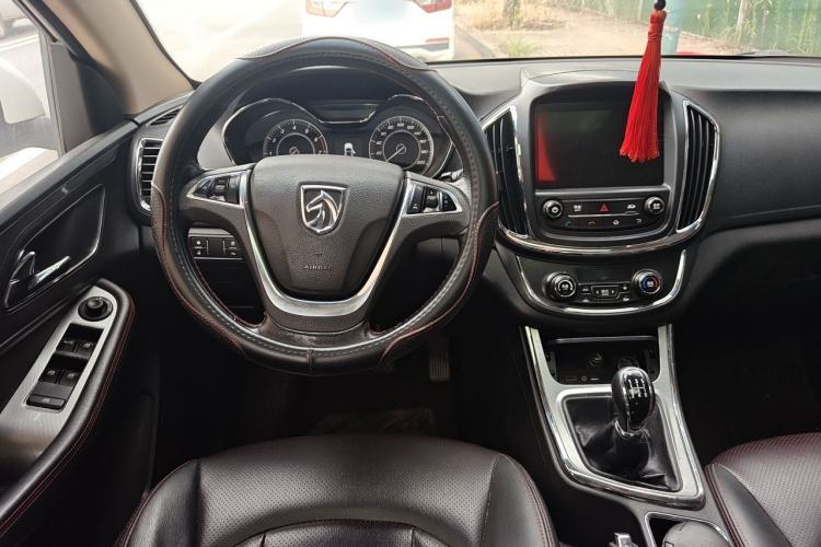 Used Baojun 560 2015 1.8L manual luxury version Steering Wheel