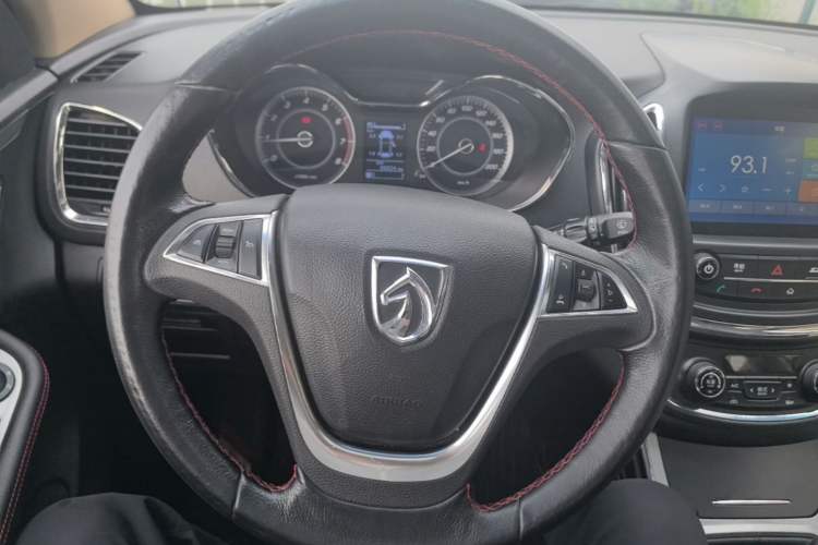 Used Baojun 560 2015 1.8L manual luxury version Steering Wheel