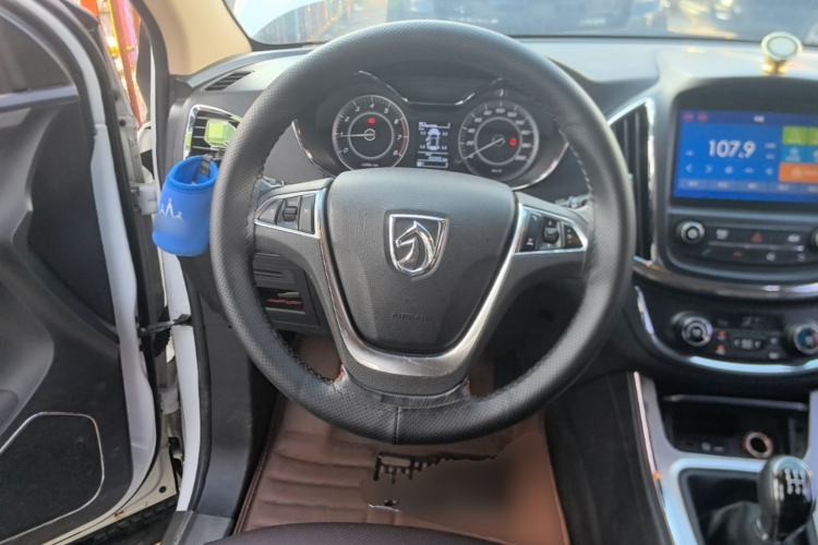 Used Baojun 560 2015 1.8L manual luxury version Steering Wheel