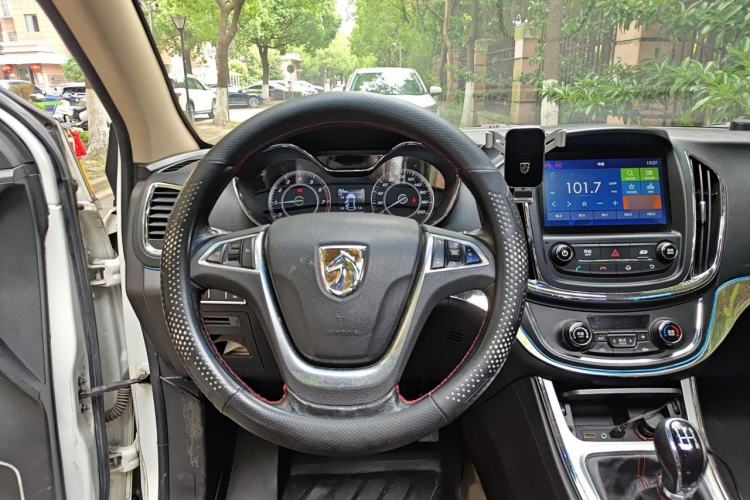 Used Baojun 560 2015 1.8L manual luxury version Steering Wheel