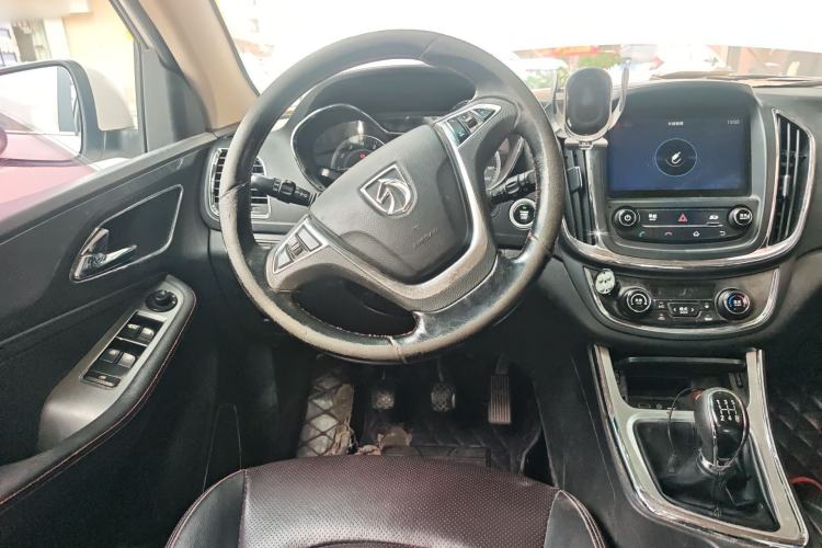 Used Baojun 560 2015 1.8L manual luxury version Steering Wheel