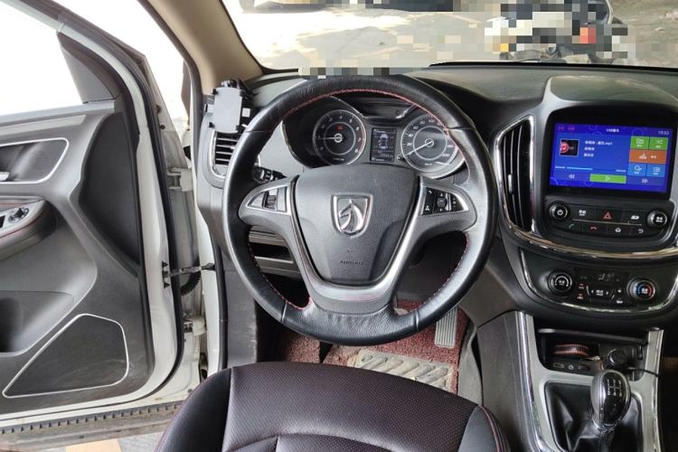 Used Baojun 560 2015 1.8L manual luxury version Steering Wheel