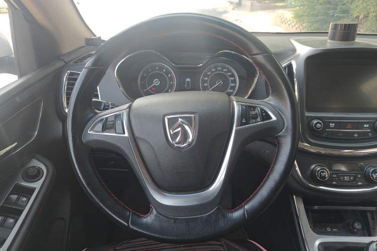 Used Baojun 560 2015 1.8L manual luxury version Steering Wheel
