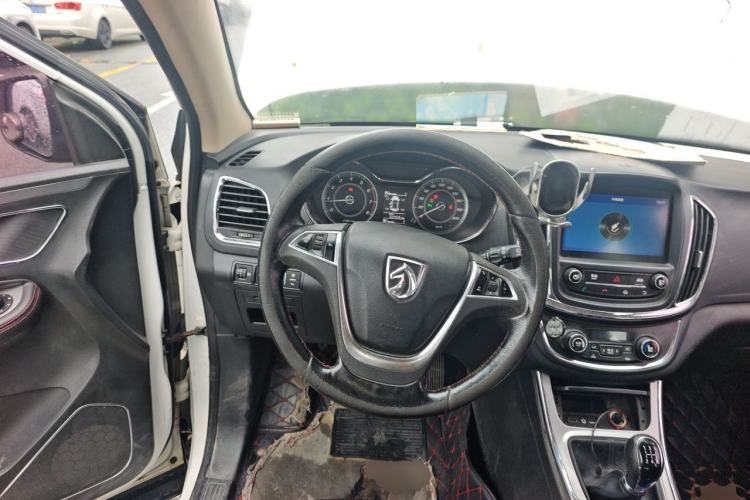 Used Baojun 560 2015 1.8L manual luxury version Steering Wheel