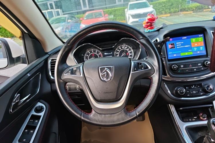 Used Baojun 560 2015 1.8L manual luxury version Steering Wheel