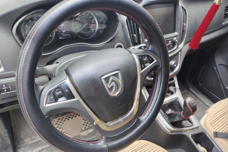 Used Baojun 560 2015 1.8L manual luxury version Steering Wheel
