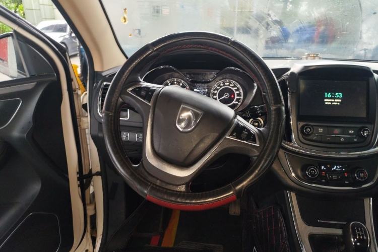 Used Baojun 560 2015 1.8L manual luxury version Steering Wheel