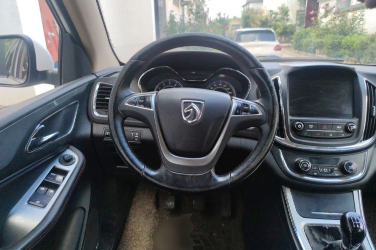 Used Baojun 560 2015 1.8L manual luxury version Steering Wheel