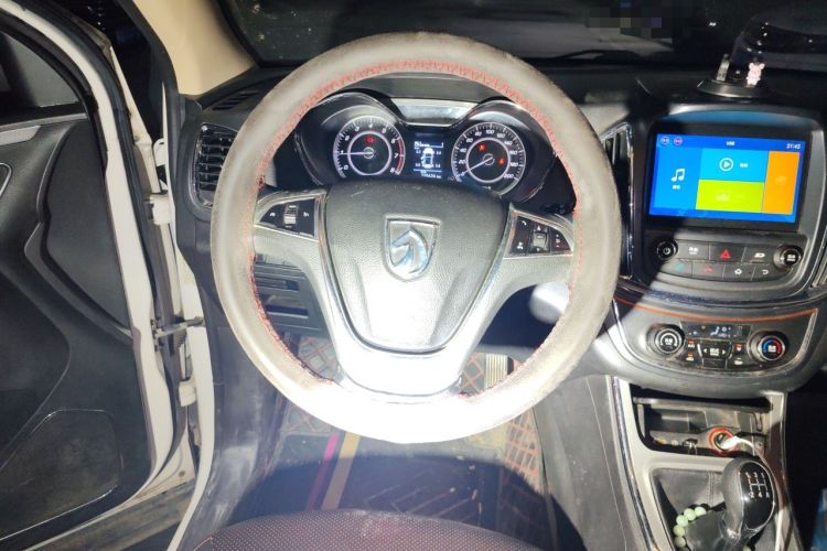 Used Baojun 560 2015 1.8L manual luxury version Steering Wheel