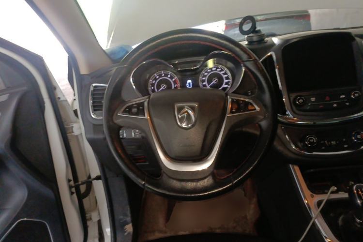 Used Baojun 560 2015 1.8L manual luxury version Steering Wheel