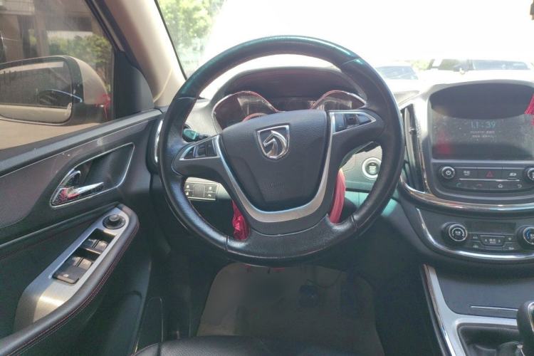 Used Baojun 560 2015 1.8L manual luxury version Steering Wheel