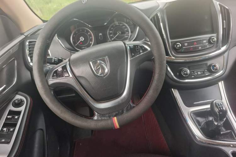 Used Baojun 560 2015 1.8L manual luxury version Steering Wheel