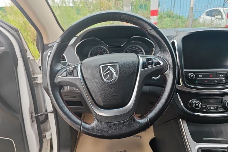 Used Baojun 560 2015 1.8L manual luxury version Steering Wheel