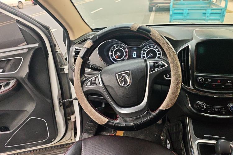 Used Baojun 560 2015 1.8L manual luxury version Steering Wheel