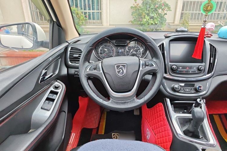 Used Baojun 560 2015 1.8L manual luxury version Steering Wheel