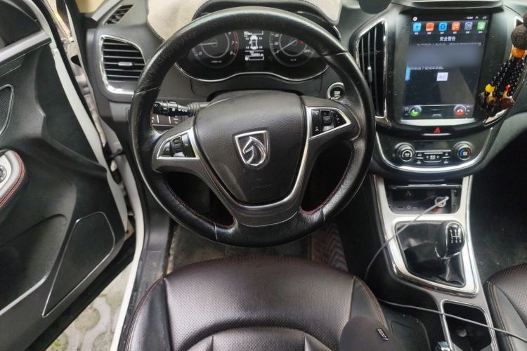 Used Baojun 560 2015 1.8L manual luxury version Steering Wheel