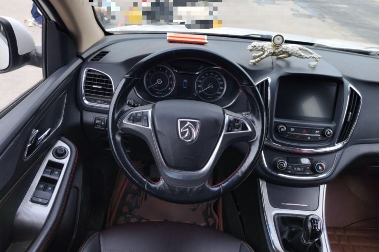 Used Baojun 560 2015 1.8L manual luxury version Steering Wheel