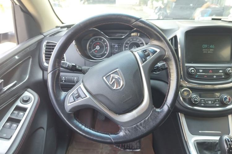Used Baojun 560 2015 1.8L manual luxury version Steering Wheel
