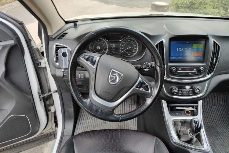 Used Baojun 560 2015 1.8L manual luxury version Steering Wheel